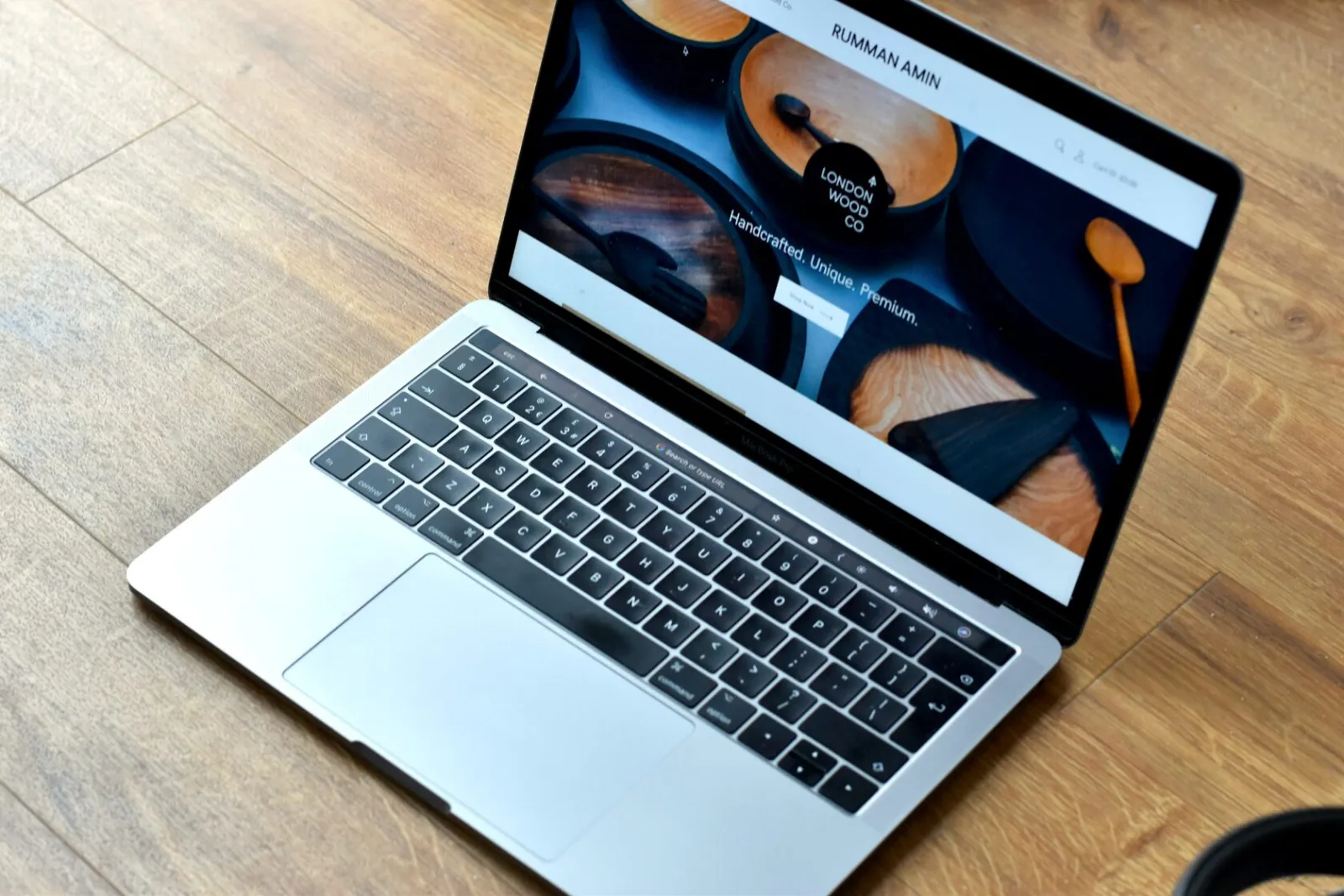 Primul ecran al site-ului - primul lucru pe care îl vede vizitatorul